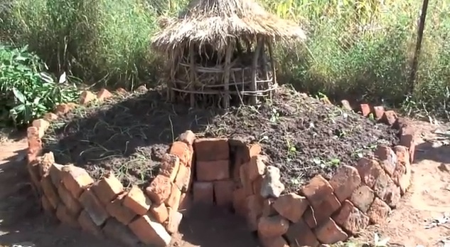 How To Make A Keyhole Garden – An African Style Raised Garden Bed...