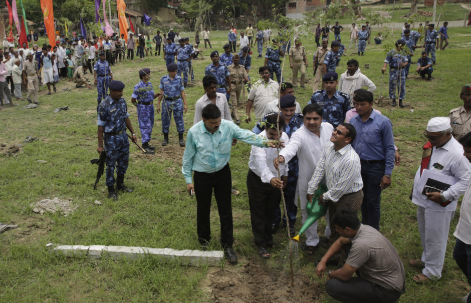 800,000 People Attempt To Plant 50 Million Trees To Break Guinness World Record...